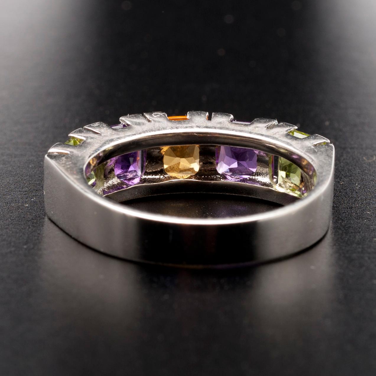 RING, vitguld 14K, fasettslipade ametister, citrin, turmaliner. tot. 3,14 ct. Vikt 5,8 g.