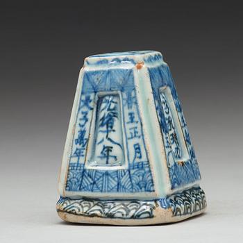 STÄLL, porslin. Qingdynastin, 1800-tal.