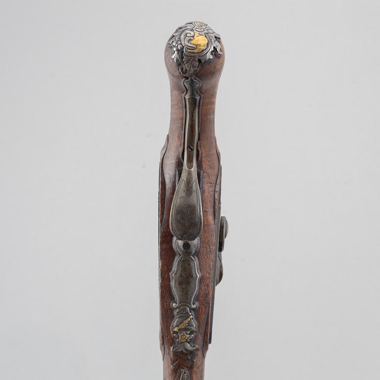 Slaglåspistoler, ett par, ändrade från flintlås,  Nusbaum Stockholm, 1700-talets mitt.