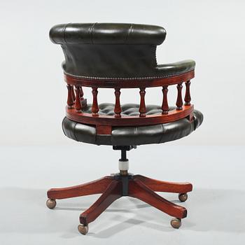 SKRIVBORDSSTOL, engelsk stil, 1900-talets andra hälft.