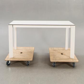 Caronni & Bonanomi, a "Every + Grid" dining table for Desalto 21st century.