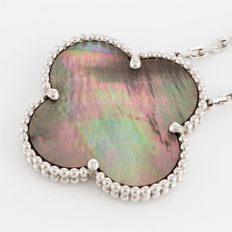 A Van Cleef & Arpels necklace "Alhambra" in 18K white gold and black mother-of-pearl.