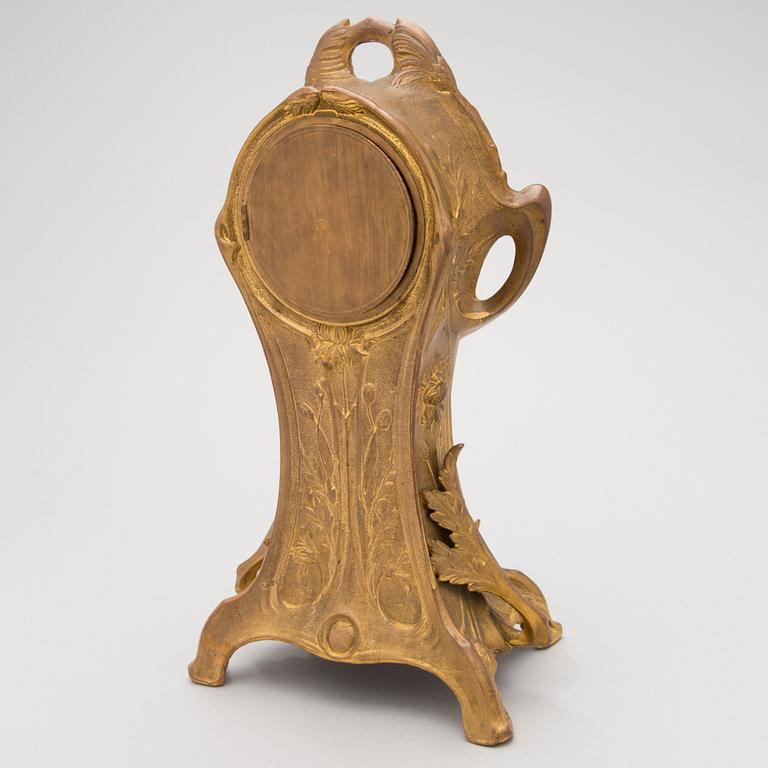 An art nouveau mantel clock from around 1900, manufactured by The New Haven Clock Co.