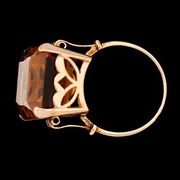 RING, 14K guld och citrin. Total vikt ca 9 g.