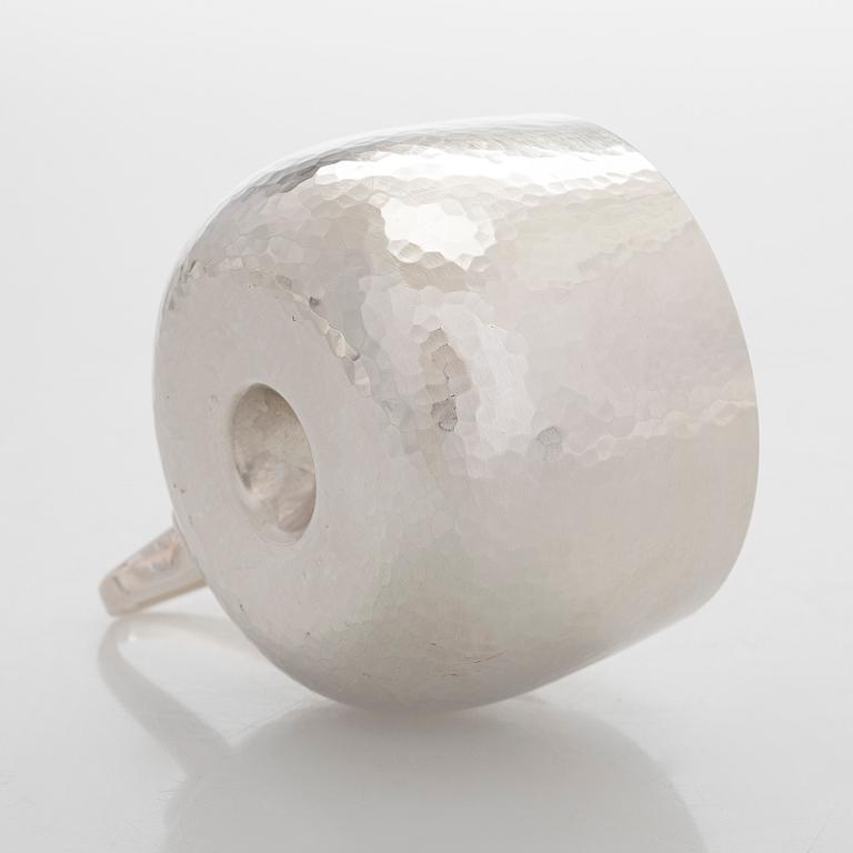 Tapio Wirkkala, kuksa, "Isännänmuki", hopeaa, TW 463, Kultakeskus, Hämeenlinna 1989.