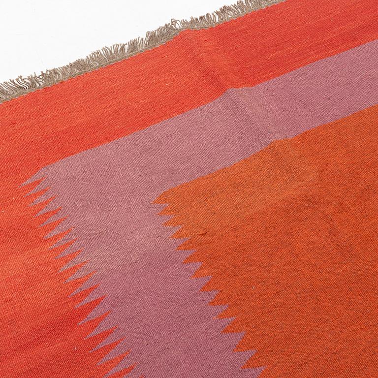 A persian kilim rug, approximately 243 x 179 cm.