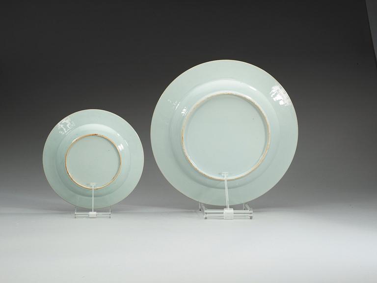 Four different sized blue and white dishes, Qing dynasty, Qianlong (1736-95).