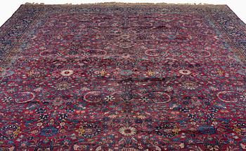 A semi-antique Yazd carpet, ca 450 x 300 cm.