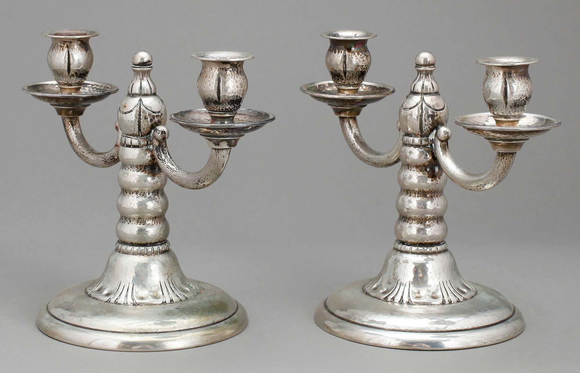 KANDELABRAR, ett par, silver, jugend, CG Hallberg, Stockholm, 1929. Vikt ca 495g.