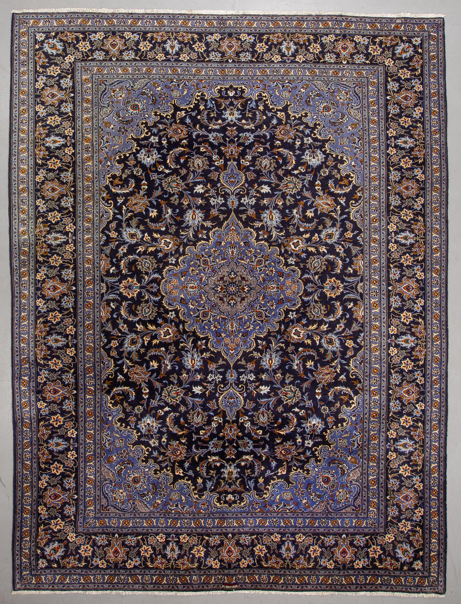 A carpet, Kashan, ca 399 x 302 cm.