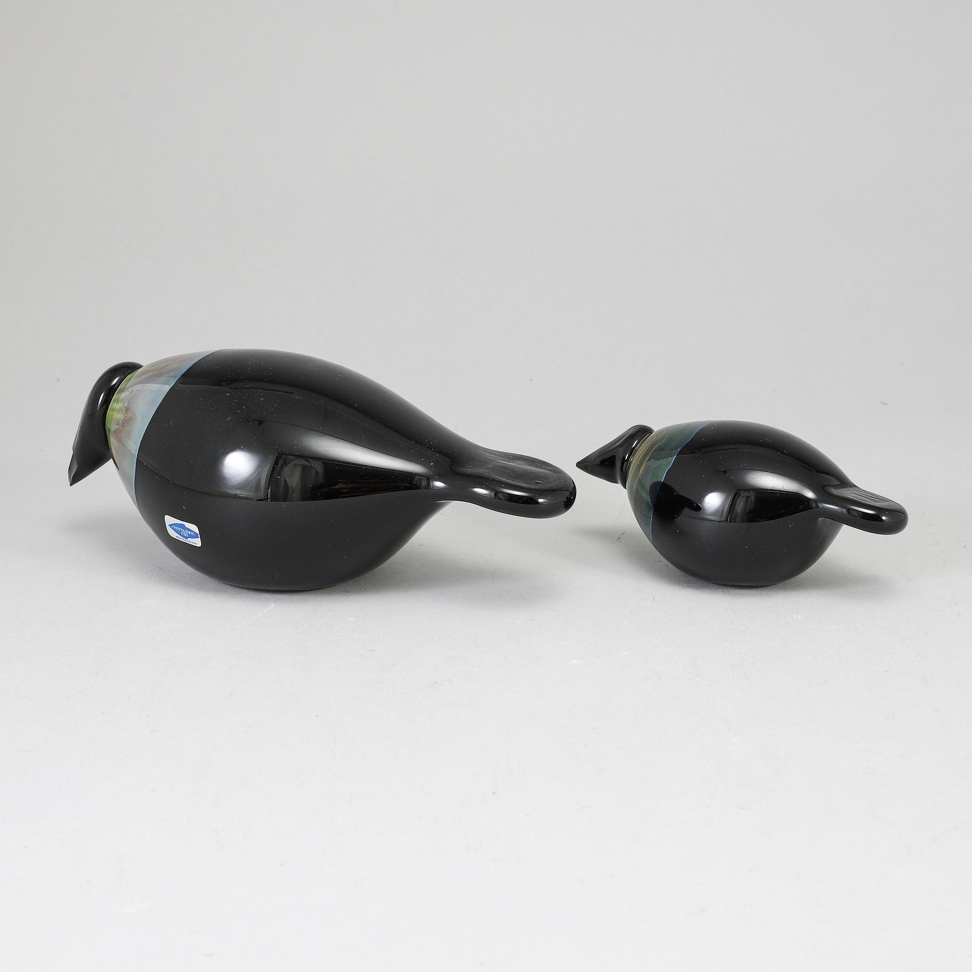 OIVA TOIKKA, lasilintu, 2 kpl, Raven (Korppi) 1998–2002 och 2012–2013, signeerattu O. Toikka Nuutajärvi.