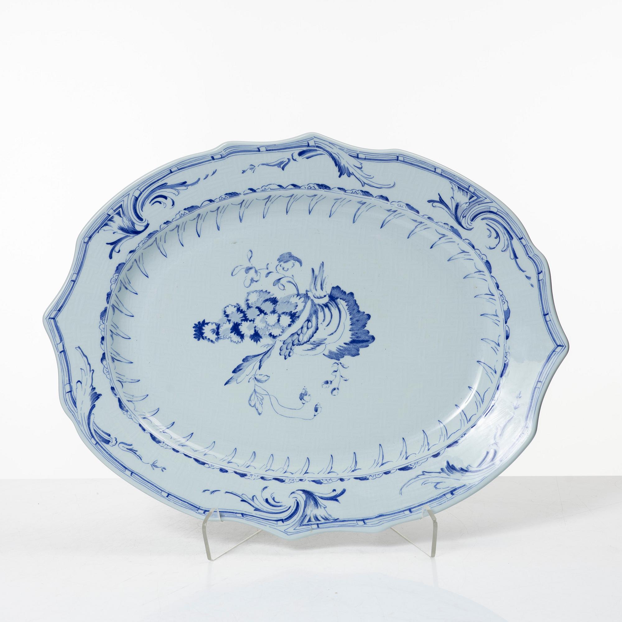 Rörstrand, A porcelain tureen with lid and a platter, after an original from 1758 and 1760, Rörstrand, Sweden, 1970's.