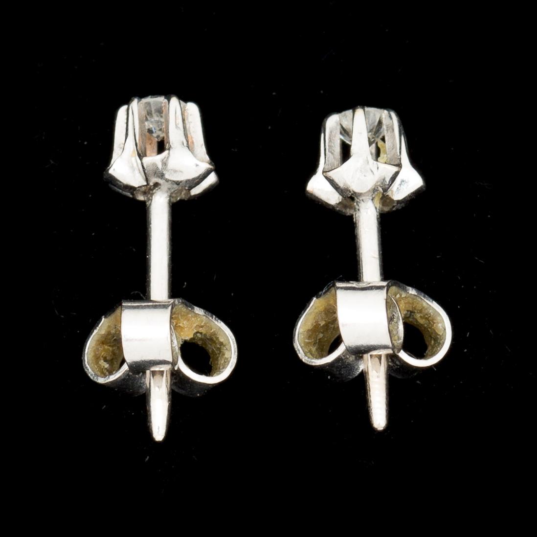 ÖRHÄNGEN, ett par, 18k vitguld, briljantslipade diamanter, ca 0,10ct. Vikt ca 1g.