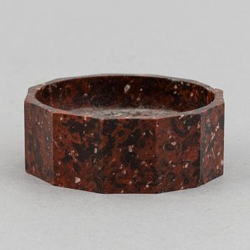 A porphyry mantle clock, salt cellar and cullflinks, 20th century.