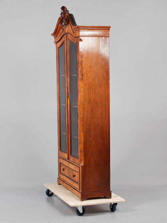 BOKSKÅP, 1800-talets andra hälft.