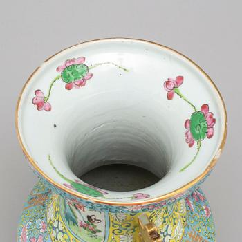 A famille rose vase, Canton, Qing dynasty, late 19th century,