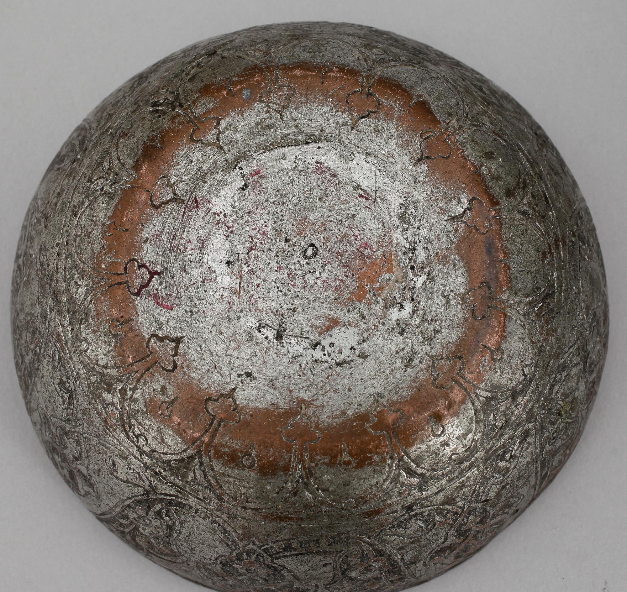 PARTI SKÅLAR, 3 st samt RÖKELSEKAR, bl a mässing, orientaliska. Troligen 1800/1900-tal.