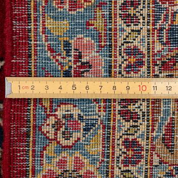 A semi-antique carpet, Kashan, c. 310 x 215 cm.