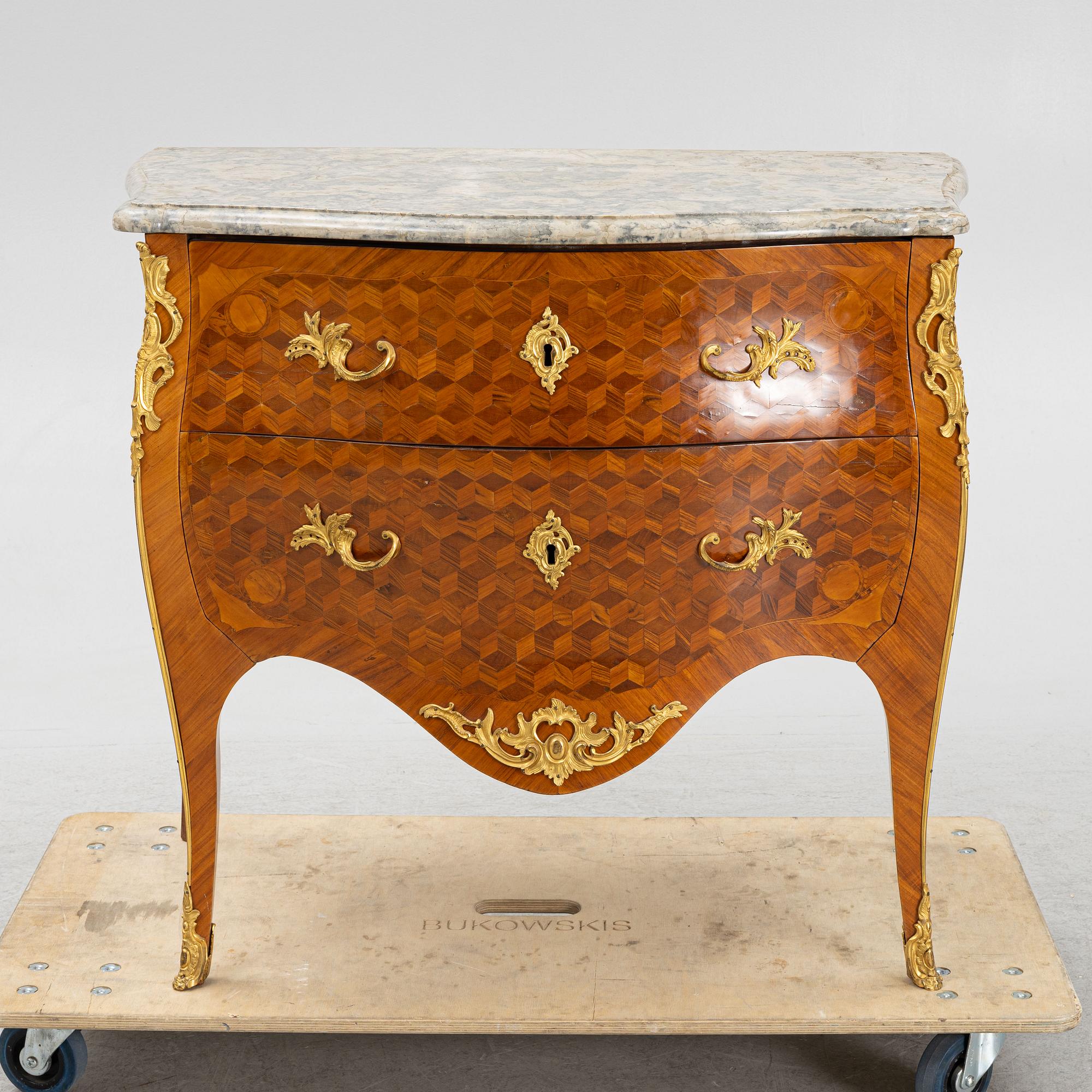 Chest of drawers, Louis XV style, 19th century.