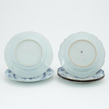 A set of five (2+3) blue and white dishes, Qing dynasty, Qianlong (1736-95).