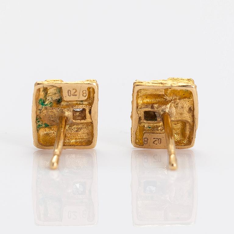 Björn Weckström, a pair of 18K gold earrings 'Thai' with diamonds approx.. 0.04 ct in total for Lapponia.