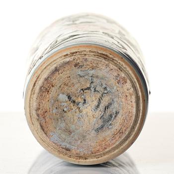 A wucai 'sleeve' vase, Transition, 17th century.