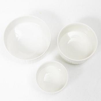 Tapio Wirkkala, A dinner service, 81 pieces, porcelain, “Variation”, Rosenthal Studio-line, designed in 1962.