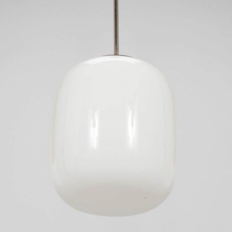 Paavo Tynell, a mid-20th century '1602/1685' pendant light for Idman.