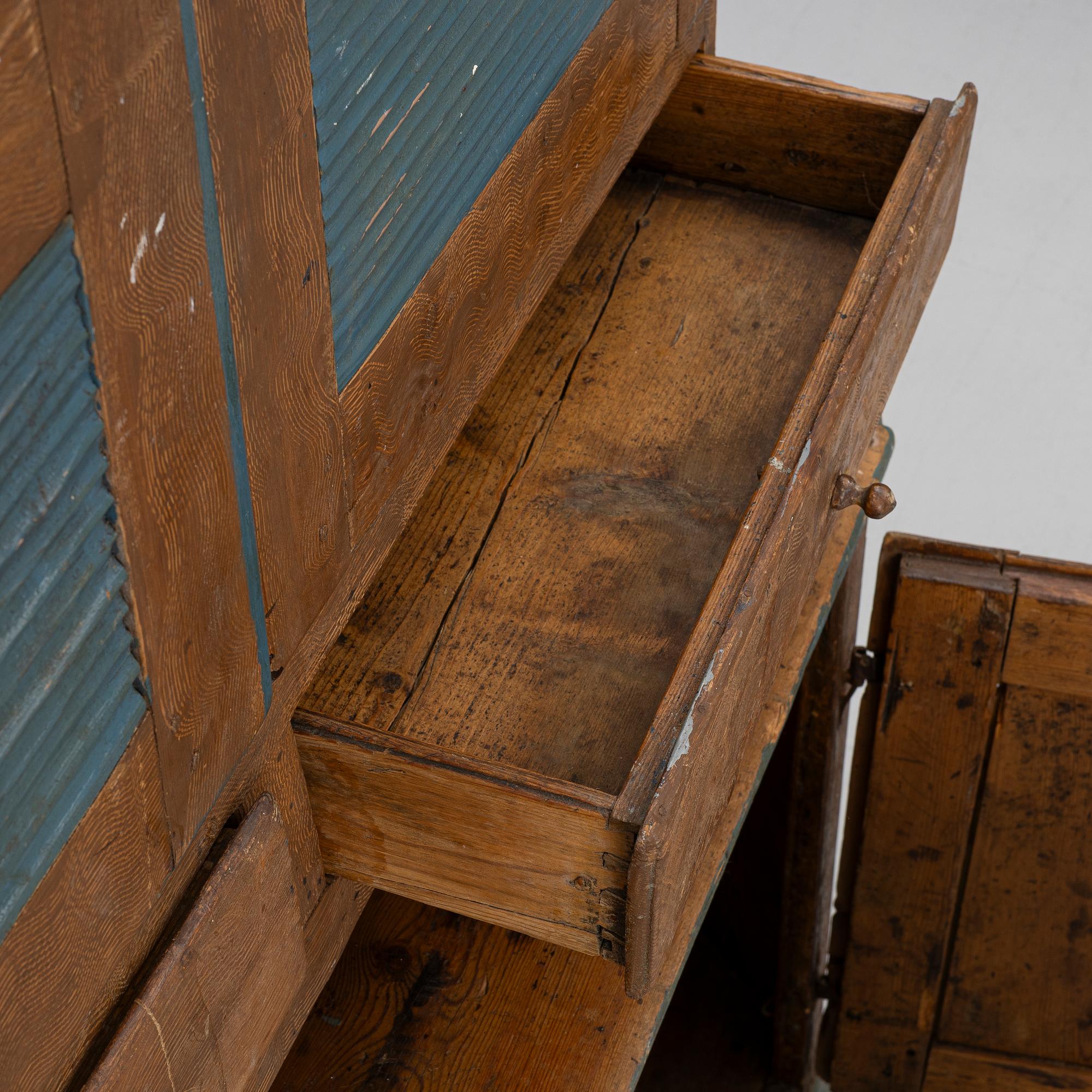 Skåp, allmoge, daterat 1818.