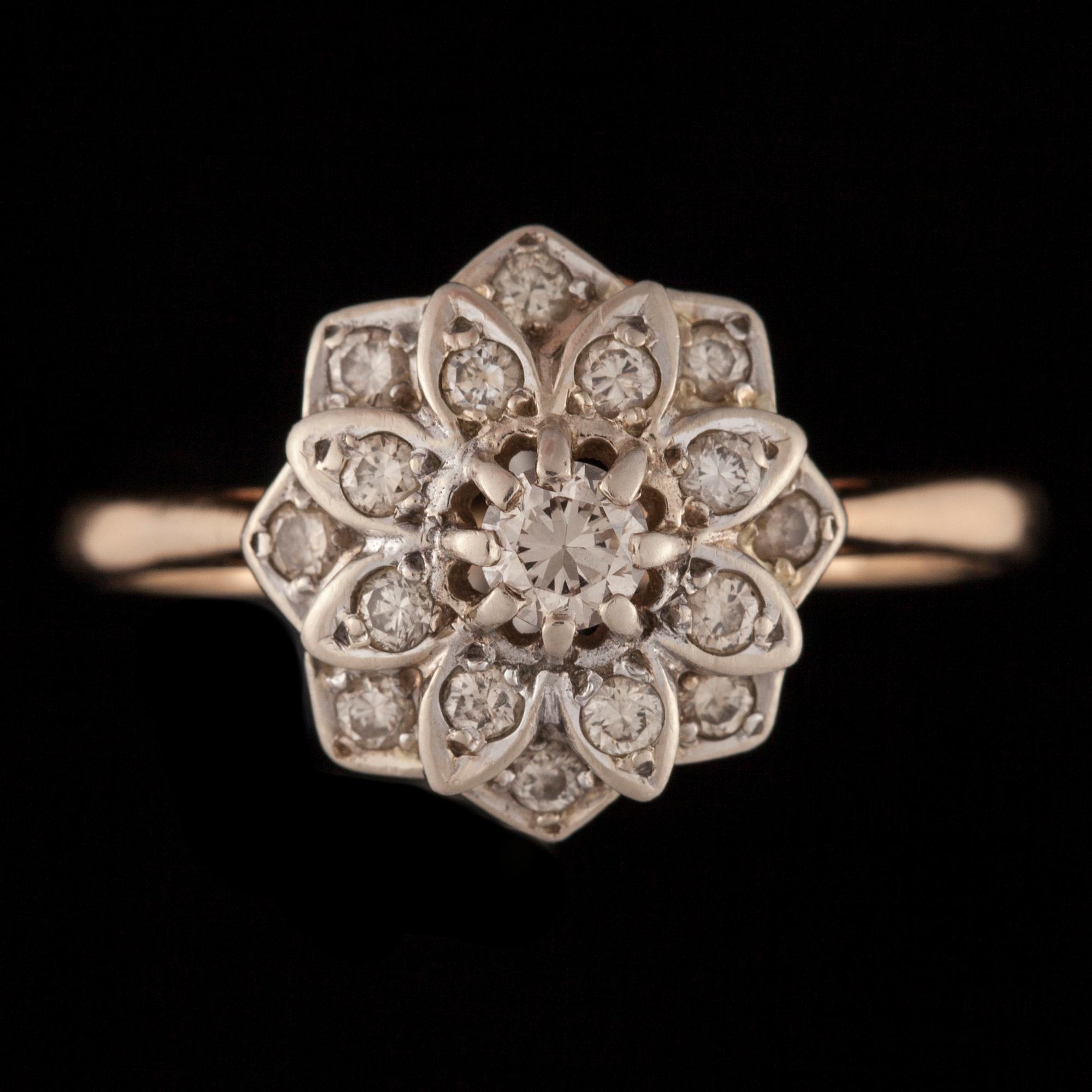 RING, 14K guld, briljantslipade diamanter. Vikt ca 3,6 g.