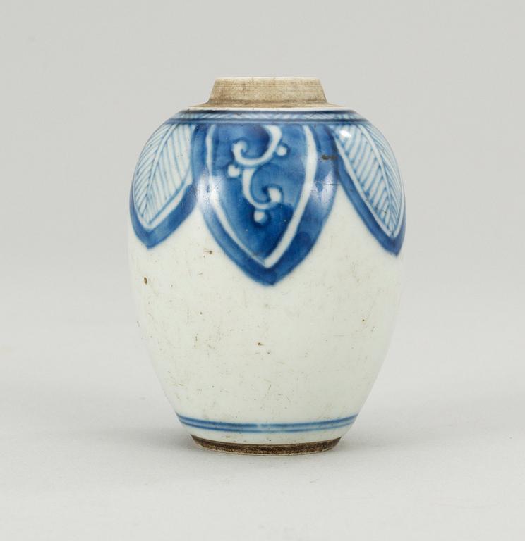 KRUS, porslin. Qing dynastin. (Kangxi (1662-1722).