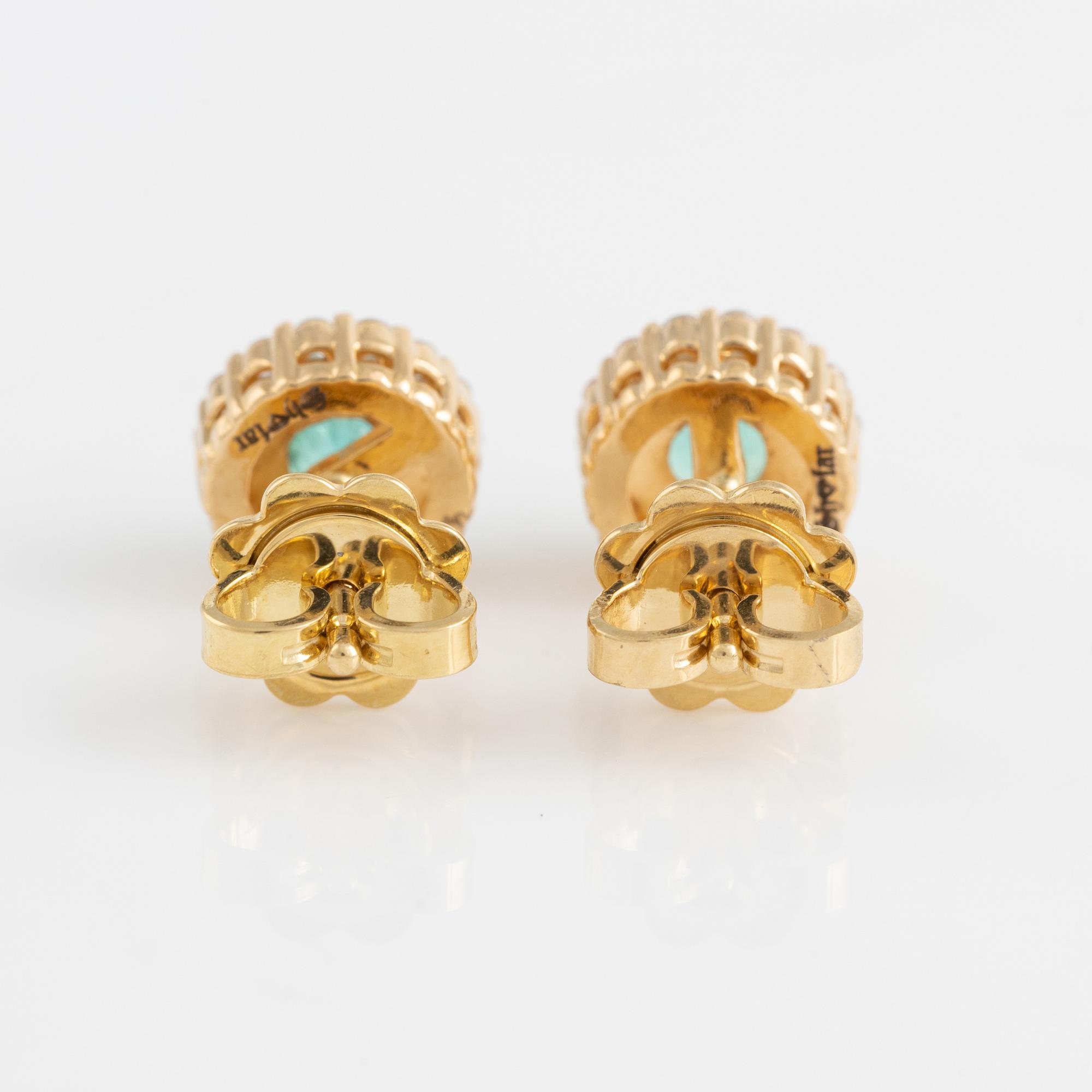 Örhängen med smaragder och briljantslipade diamanter.