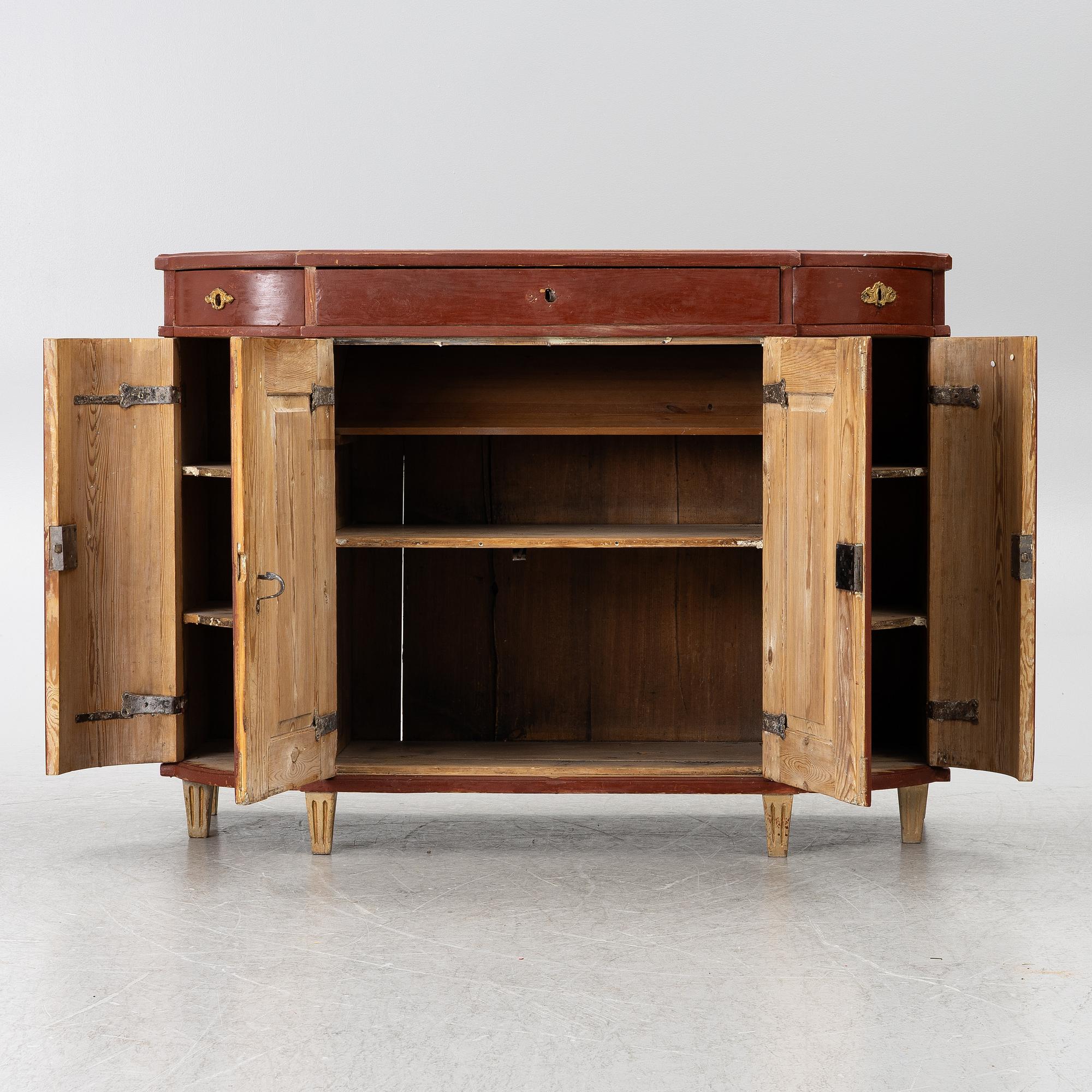 A cabinet, 19th century.