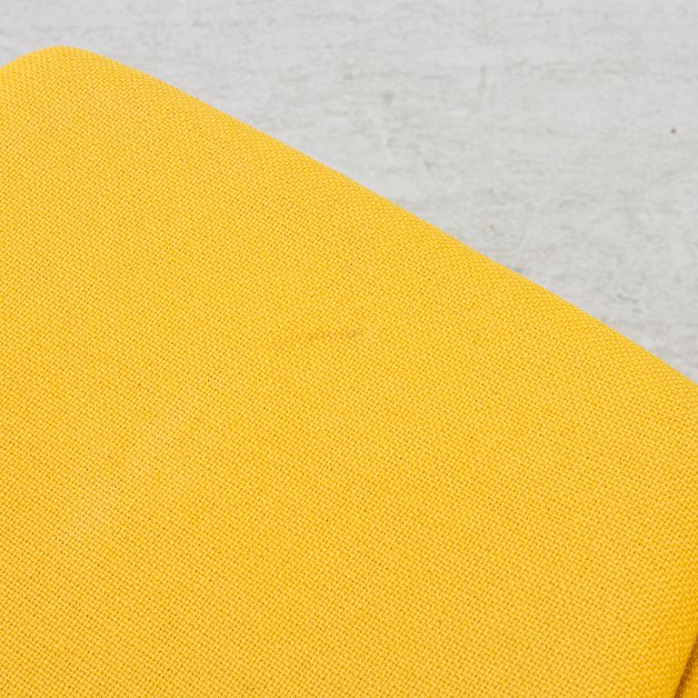 Arne Jacobsen, fåtölj, "Ägget", Republic of Fritz Hansen, Danmark, 2006.