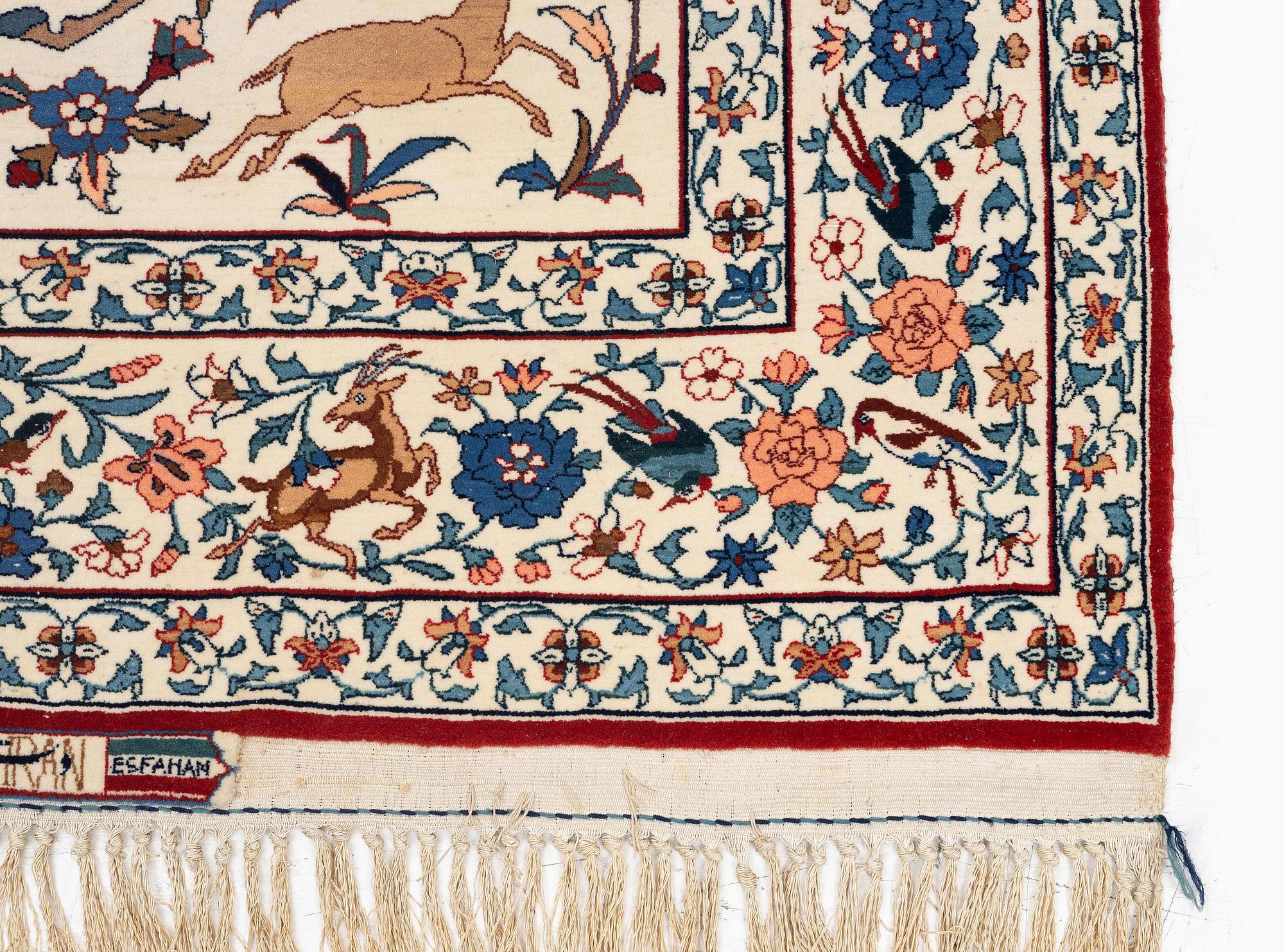Matta, semiantik Isfahan, centrala Persien, signerad (Sadegh) Seirafian, ca 174 x 113 cm.