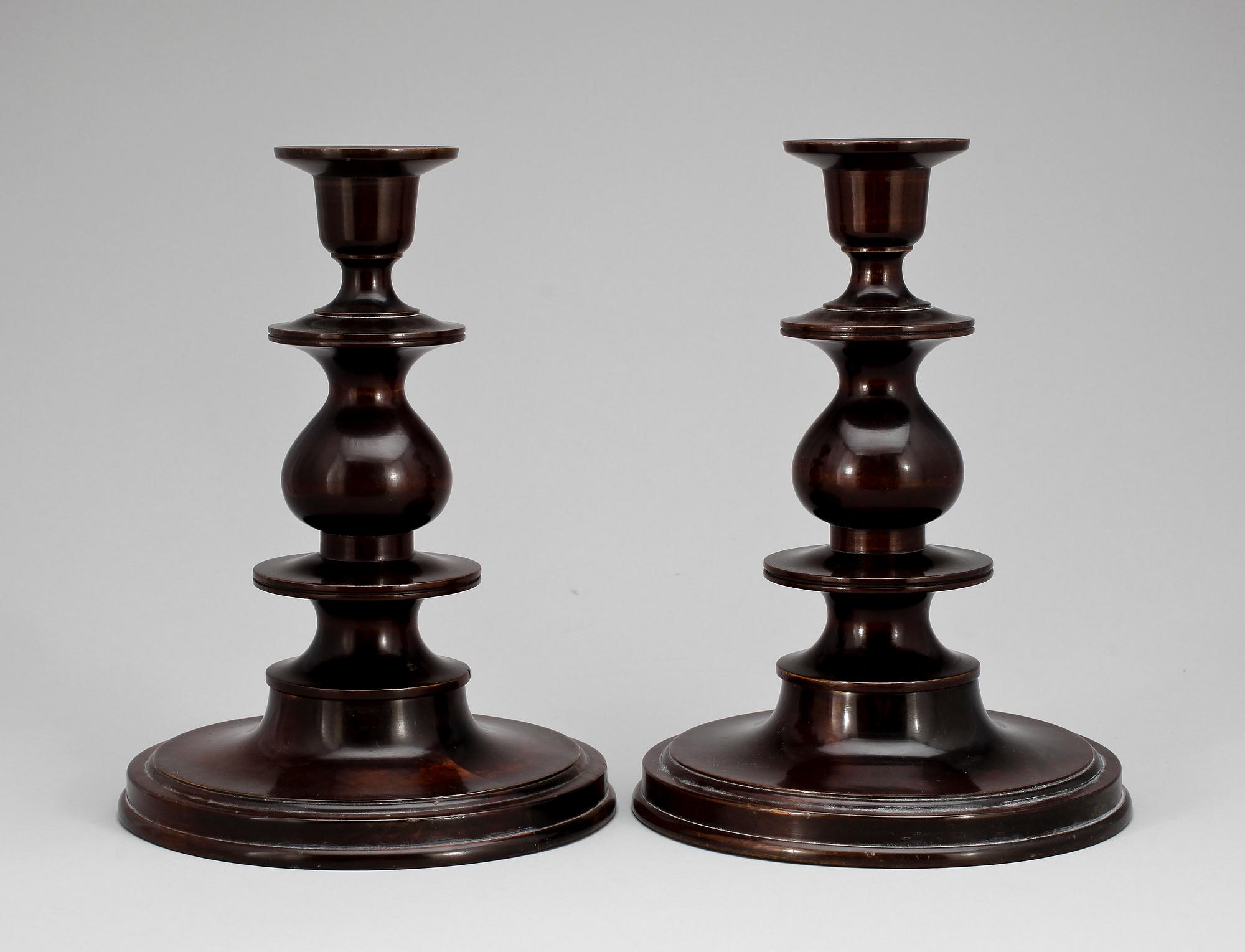 LJUSSTAKAR, ett par, "Liljeholmens ljusstake nr 1" Carl Malmsten.