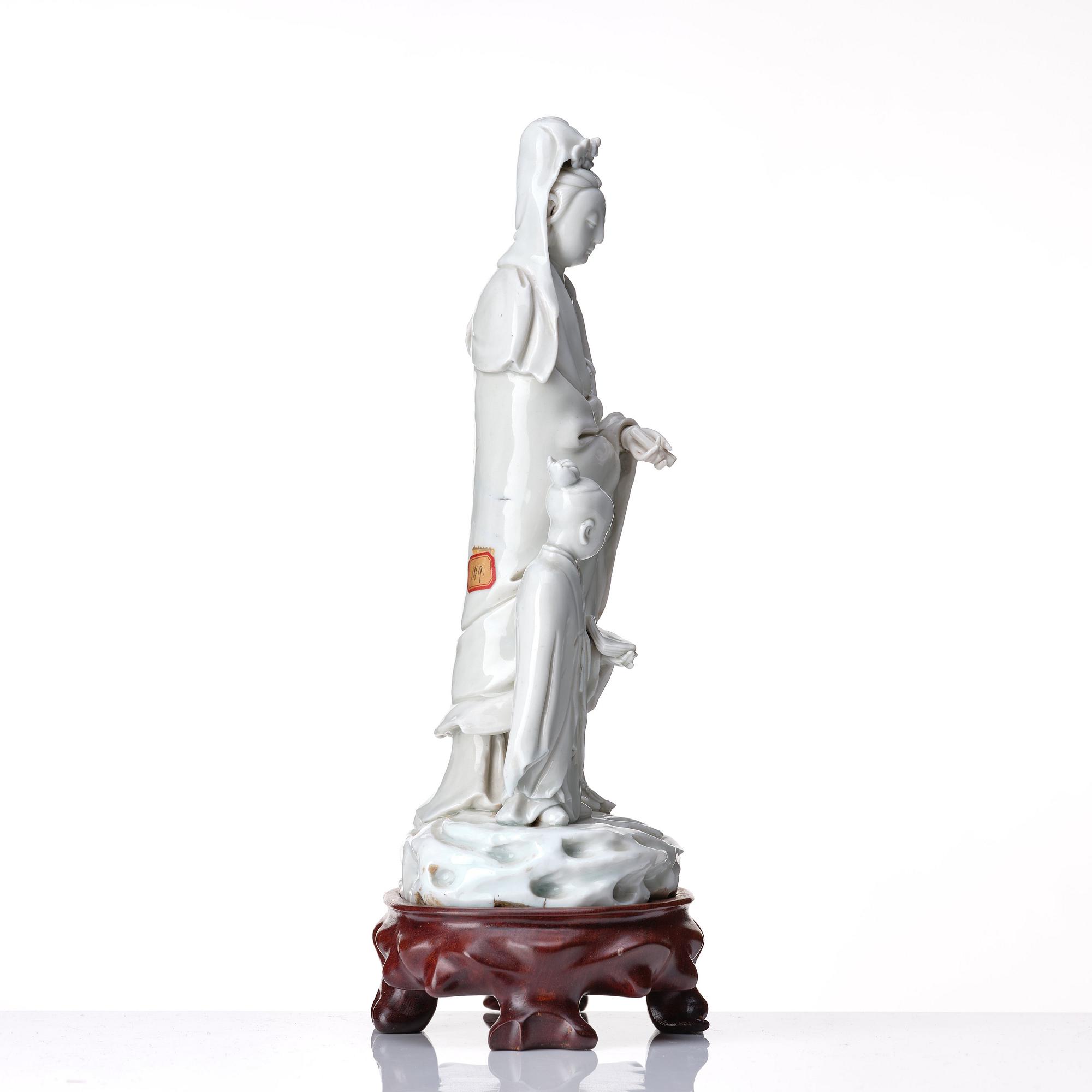 Guanyin, blanc de chine. Qing dynastin, 1800-tal.