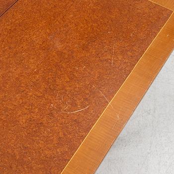 A drop-leaf table, 19th century.