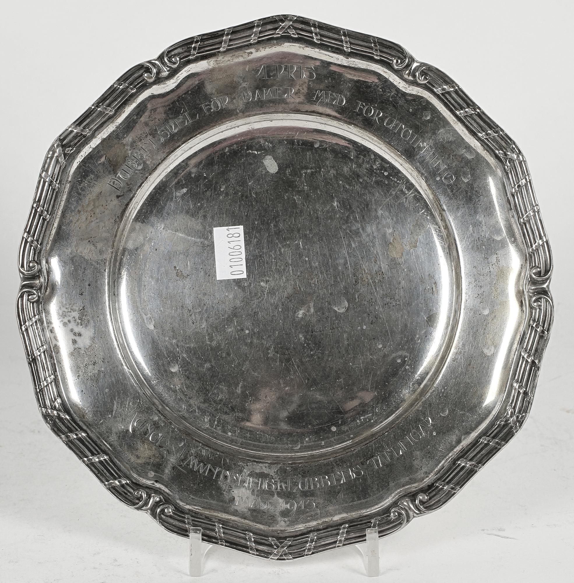 BÄGARE, 2 st samt FAT, silver, K. Anderson resp GAB, 1906-24.