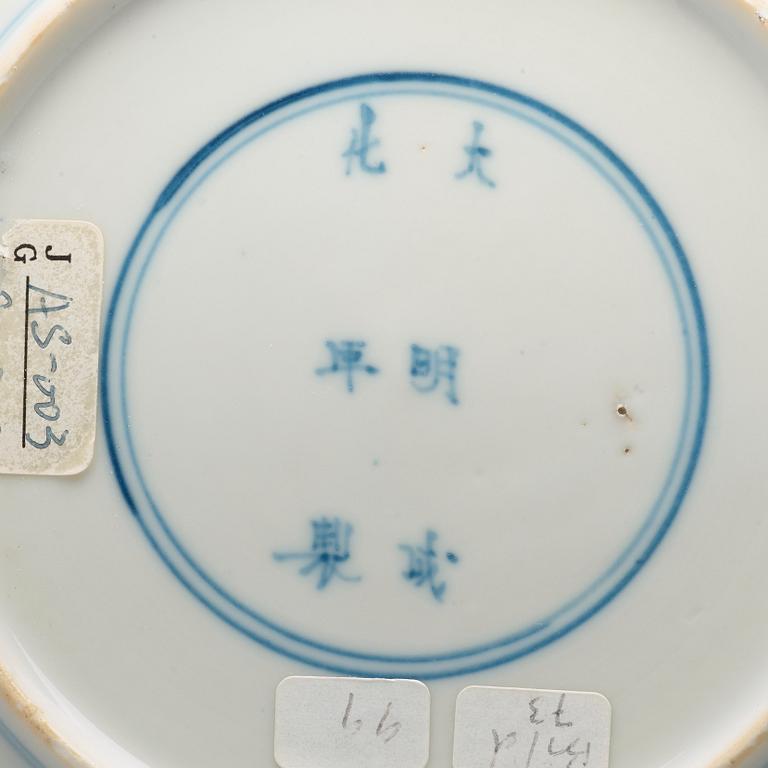 A pair of blue and white dishes, Qing dynasty, 18th Century with Chenghua mark.