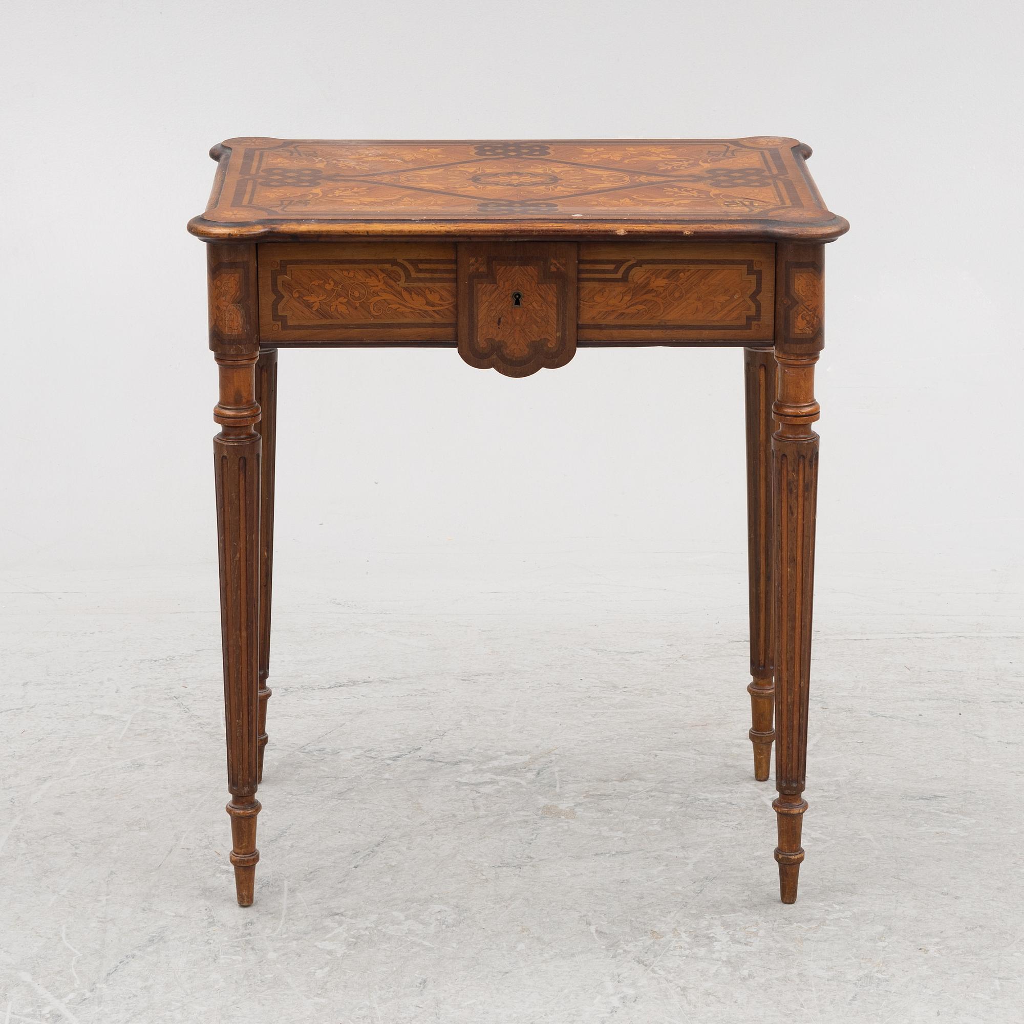 A dressing table, end of the 19th century.