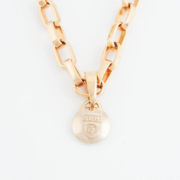 Sven-Erik Högberg, an 18K gold chain with a pendant  Göteborg 1962.