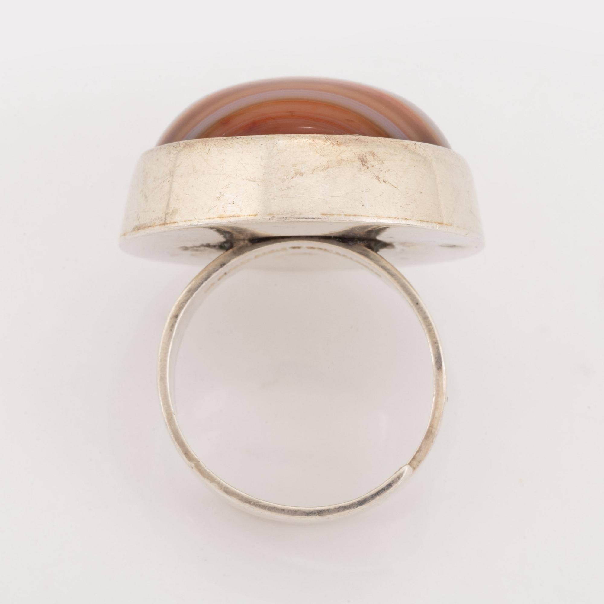 A silver and agate ring, Bengt Hallberg.