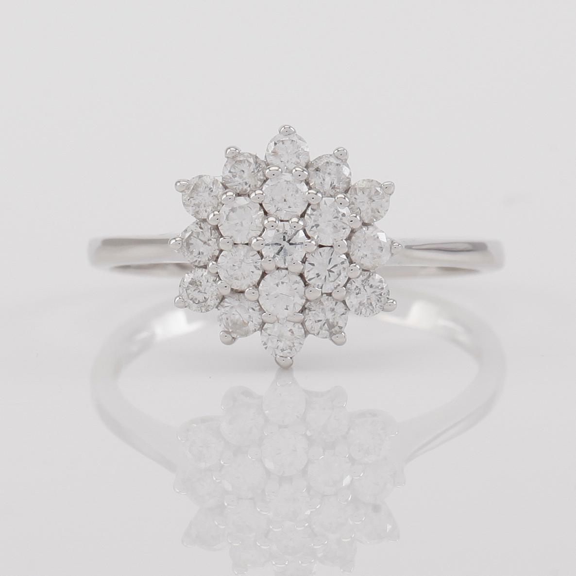 RING, 18K vitguld och diamanter tot ca 0.61 ct.