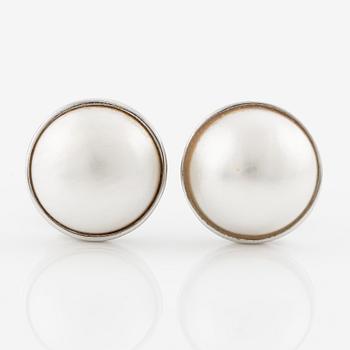 Earrings, 18K white gold with mabé pearls.