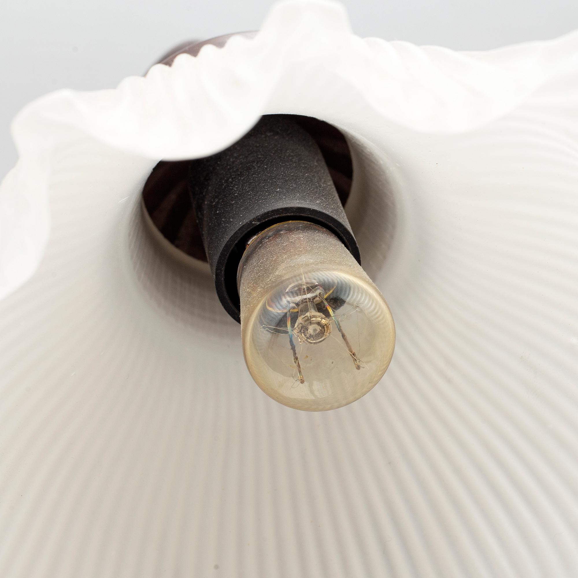 A pair of Art-Nouveau style table lamps.