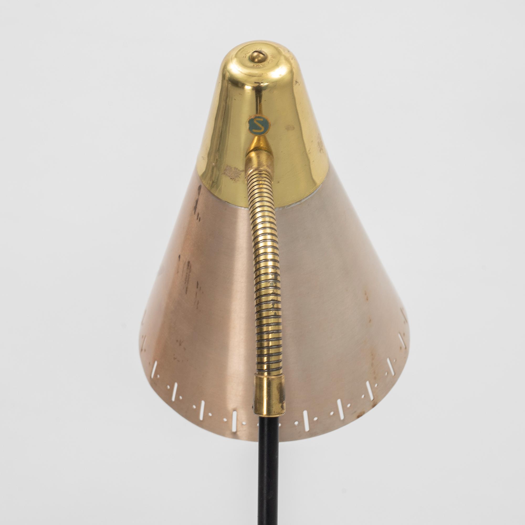 Golvlampa, modell 144, EAE Eskilstuna, 1950-tal.