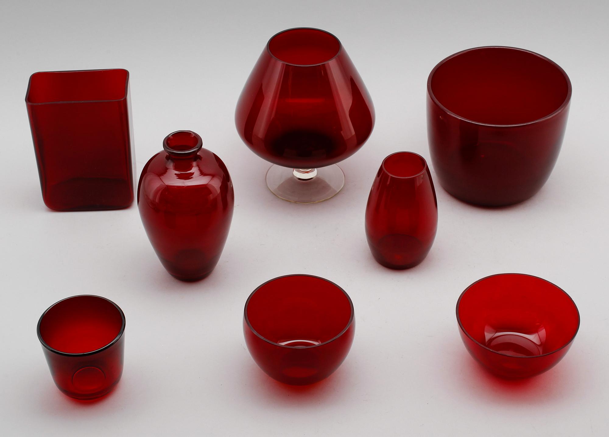 SAMLING GLASFÖREMÅL, 8 delar, rött glas, Reijmyre, 1900-talets mitt.