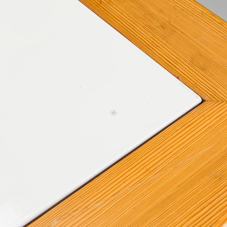 Antti Nurmesniemi, a 1980s coffee table.