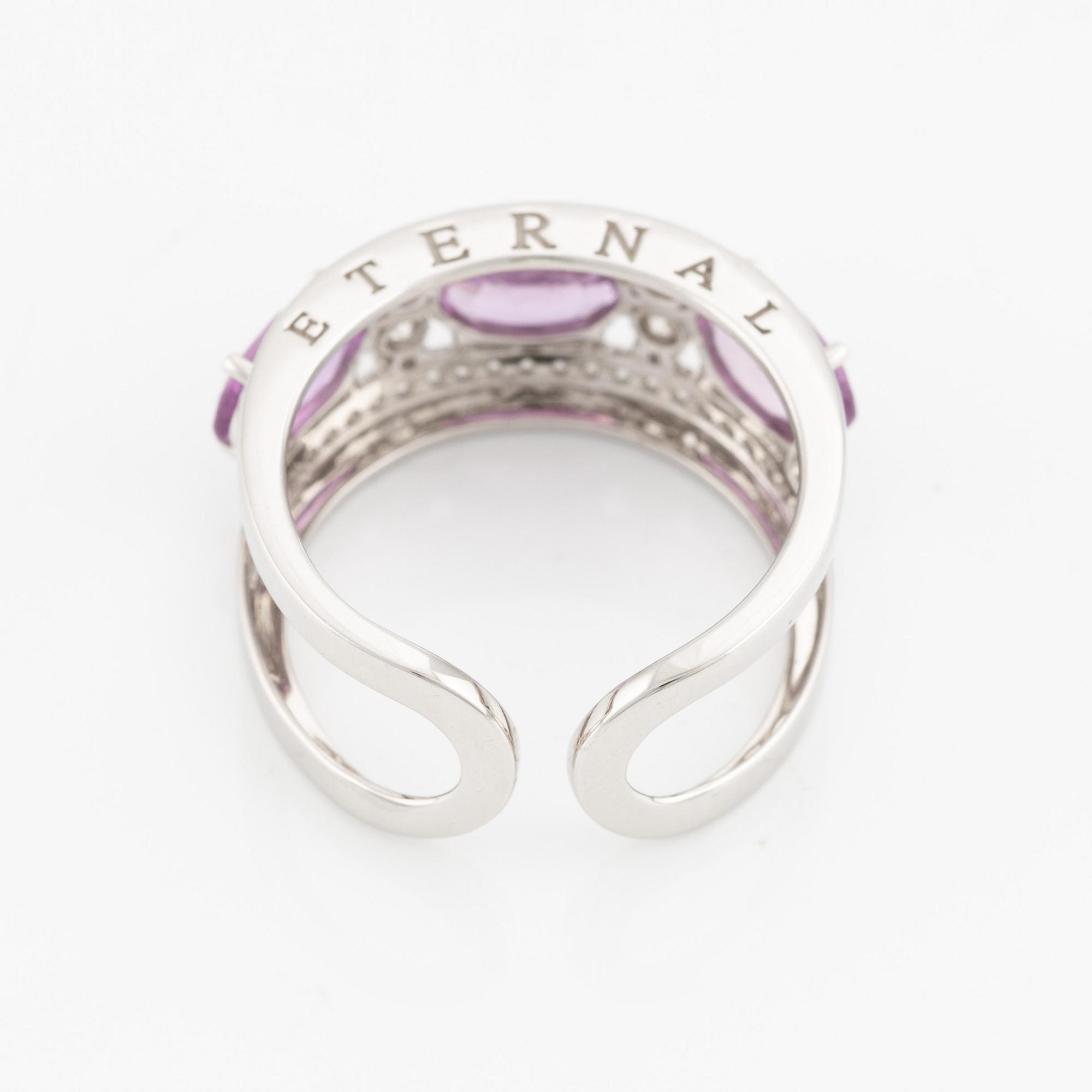 Ring with three pink sapphires and brilliant-cut diamonds.